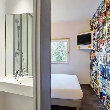 Hotelf1 Lille Metropole Hotell *