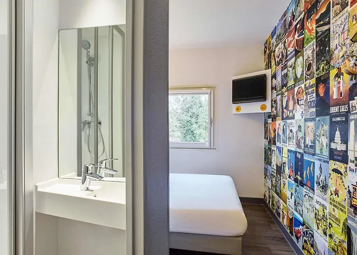 Hotelf1 Lille Metropole *